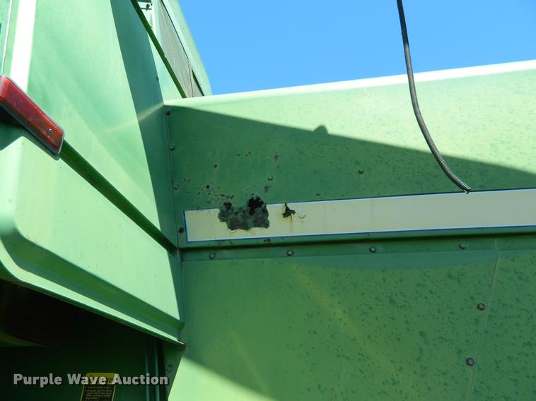 image for item DB1039 1982 John Deere 7720 combine