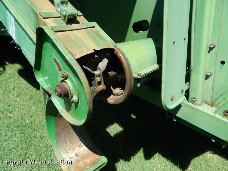 image for item DB1039 1982 John Deere 7720 combine