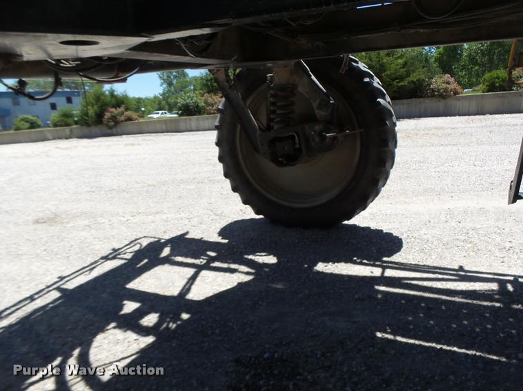 image for item DB5756 2005 Case IH SPX3185 self-propelled sprayer