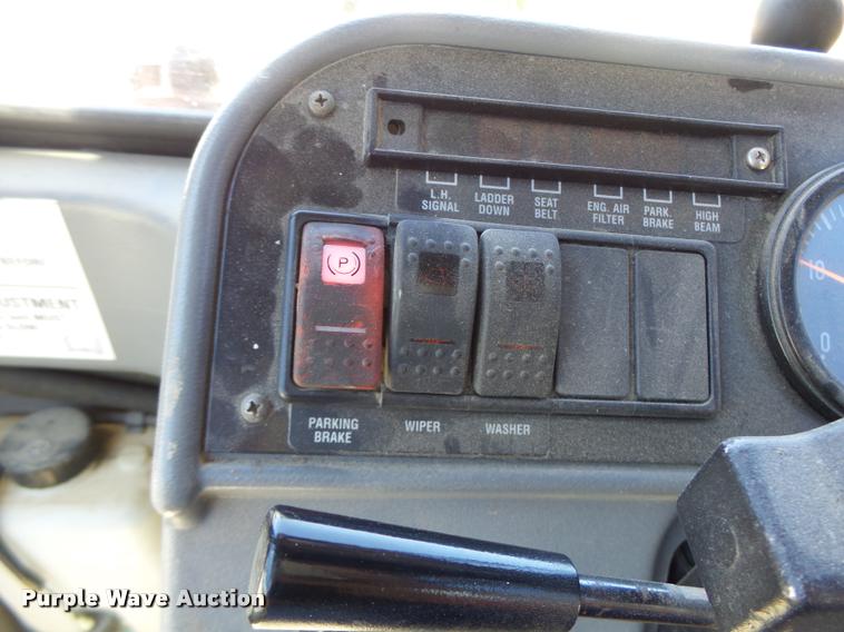 image for item DB5756 2005 Case IH SPX3185 self-propelled sprayer