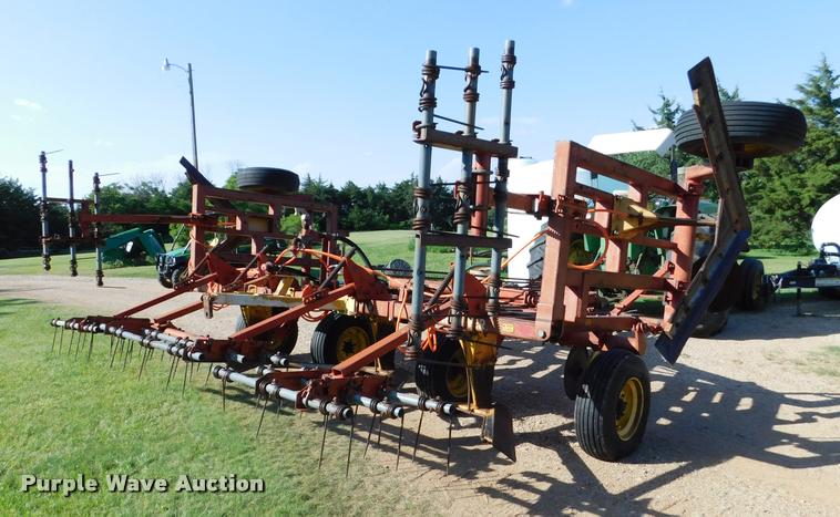 image for item DB9479 Sunflower 80J5-24 sweep plow