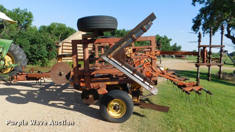 image for item DB9479 Sunflower 80J5-24 sweep plow