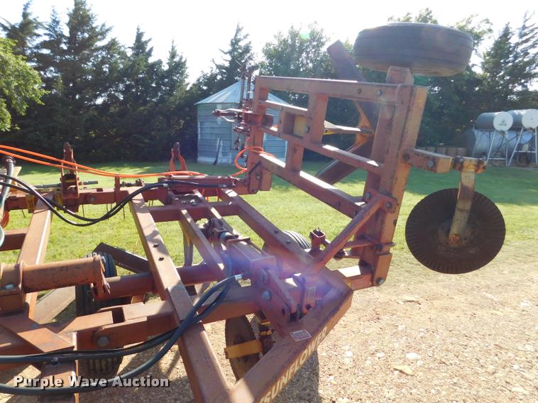 image for item DB9479 Sunflower 80J5-24 sweep plow