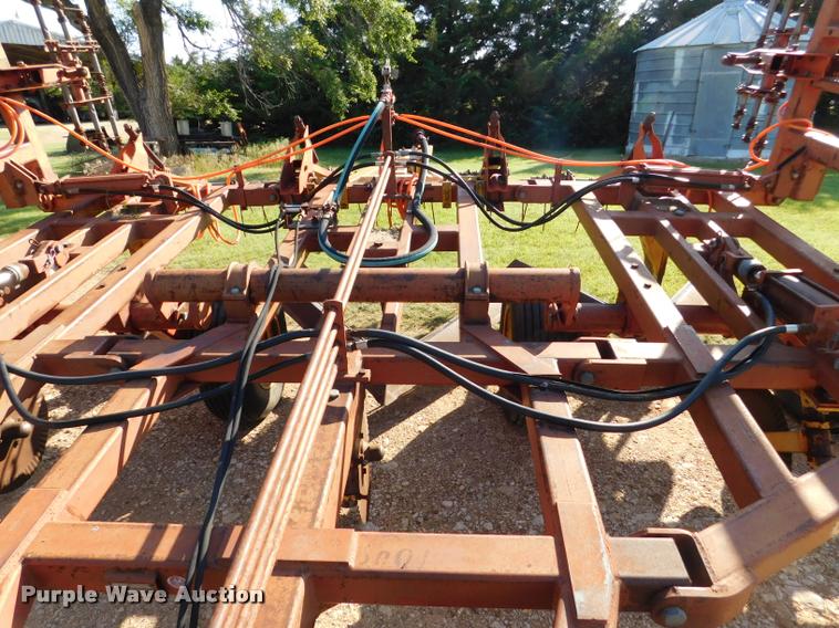 image for item DB9479 Sunflower 80J5-24 sweep plow