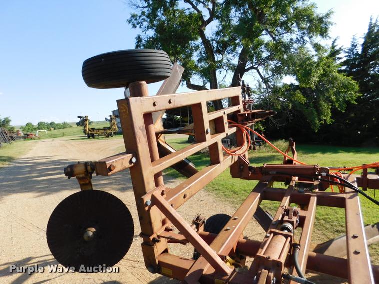 image for item DB9479 Sunflower 80J5-24 sweep plow