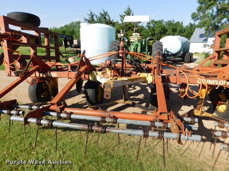 image for item DB9479 Sunflower 80J5-24 sweep plow