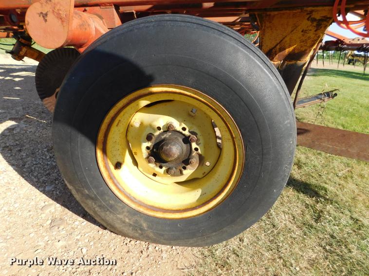 image for item DB9479 Sunflower 80J5-24 sweep plow