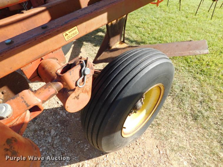 image for item DB9479 Sunflower 80J5-24 sweep plow