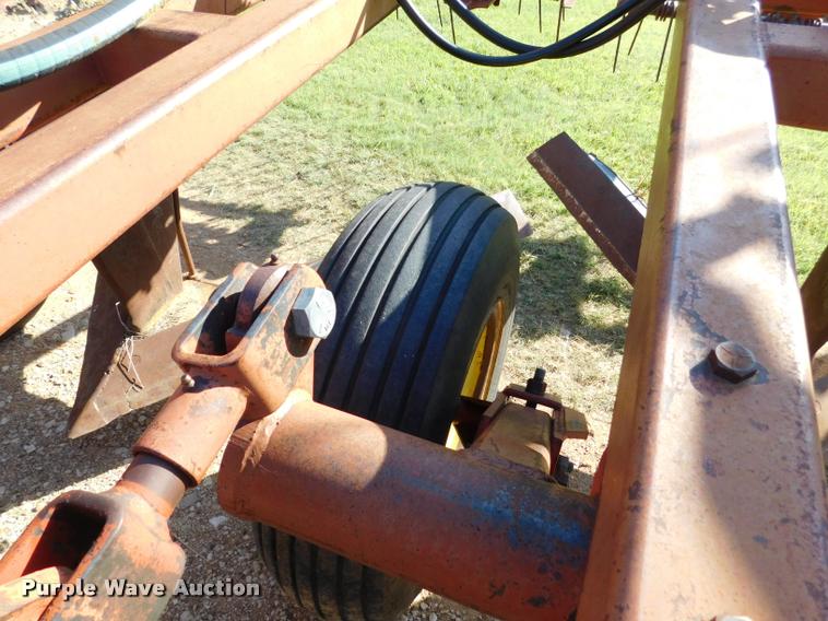 image for item DB9479 Sunflower 80J5-24 sweep plow