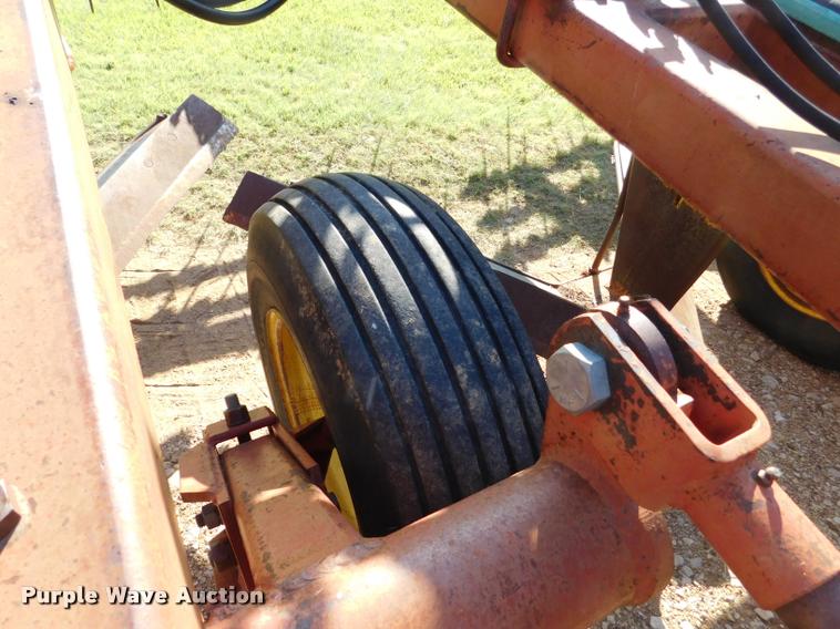 image for item DB9479 Sunflower 80J5-24 sweep plow