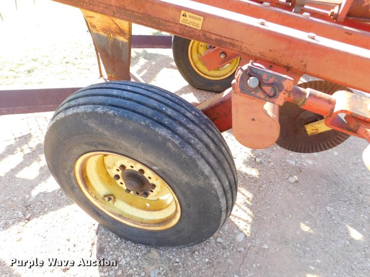 image for item DB9479 Sunflower 80J5-24 sweep plow