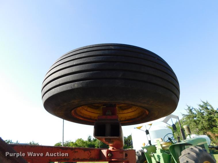 image for item DB9479 Sunflower 80J5-24 sweep plow