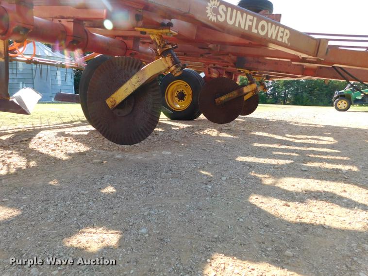 image for item DB9479 Sunflower 80J5-24 sweep plow