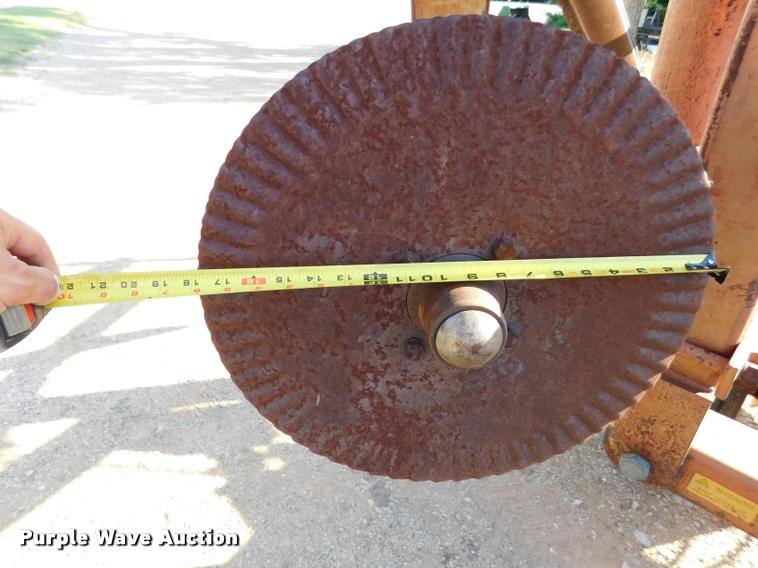 image for item DB9479 Sunflower 80J5-24 sweep plow