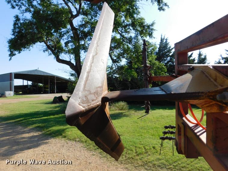 image for item DB9479 Sunflower 80J5-24 sweep plow