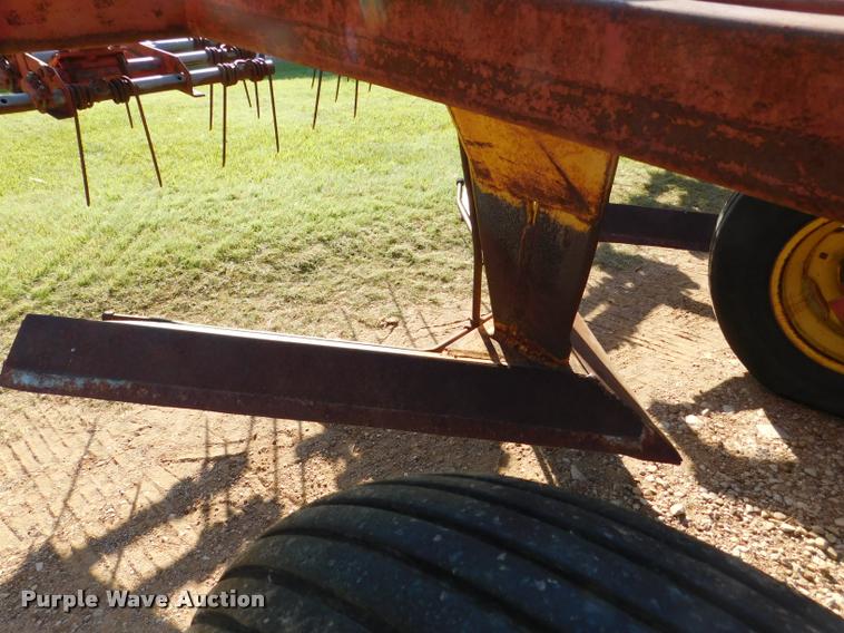 image for item DB9479 Sunflower 80J5-24 sweep plow