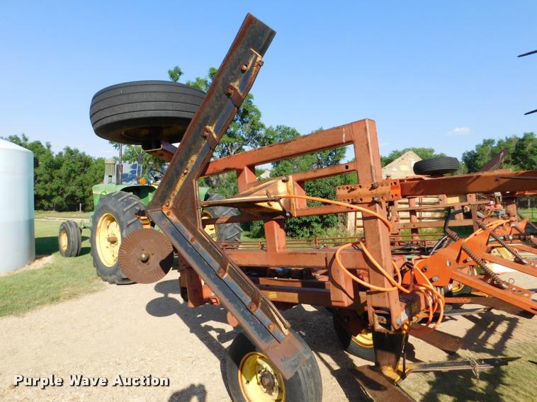 image for item DB9479 Sunflower 80J5-24 sweep plow