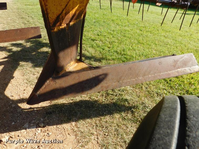 image for item DB9479 Sunflower 80J5-24 sweep plow