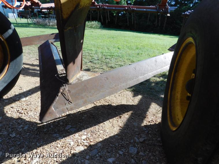 image for item DB9479 Sunflower 80J5-24 sweep plow