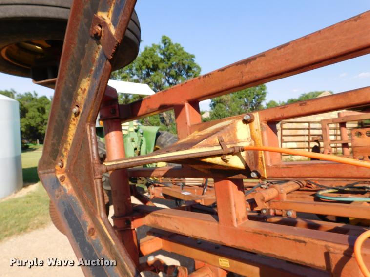 image for item DB9479 Sunflower 80J5-24 sweep plow