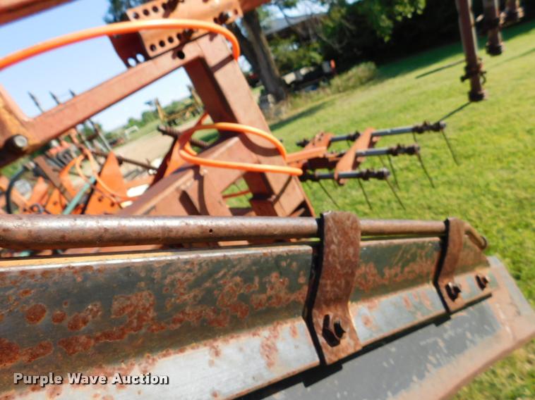 image for item DB9479 Sunflower 80J5-24 sweep plow