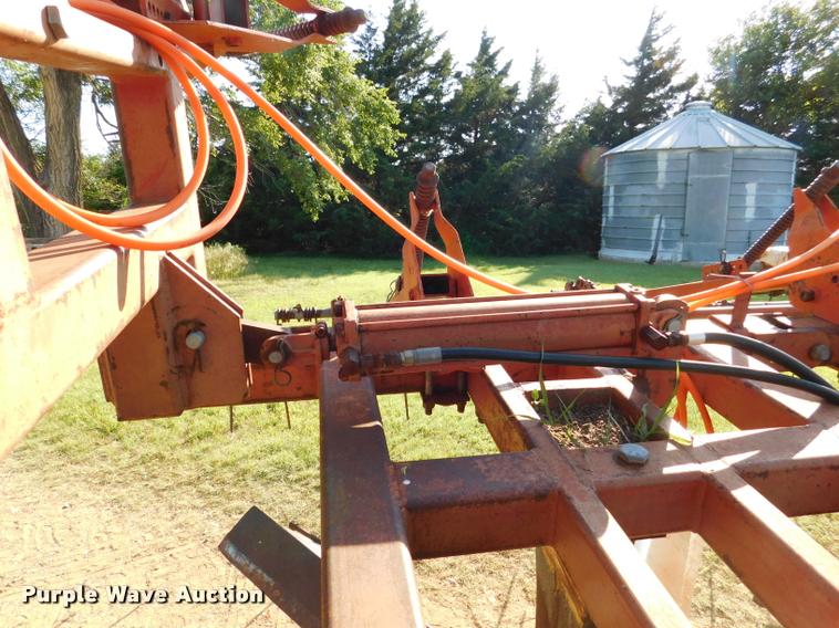 image for item DB9479 Sunflower 80J5-24 sweep plow