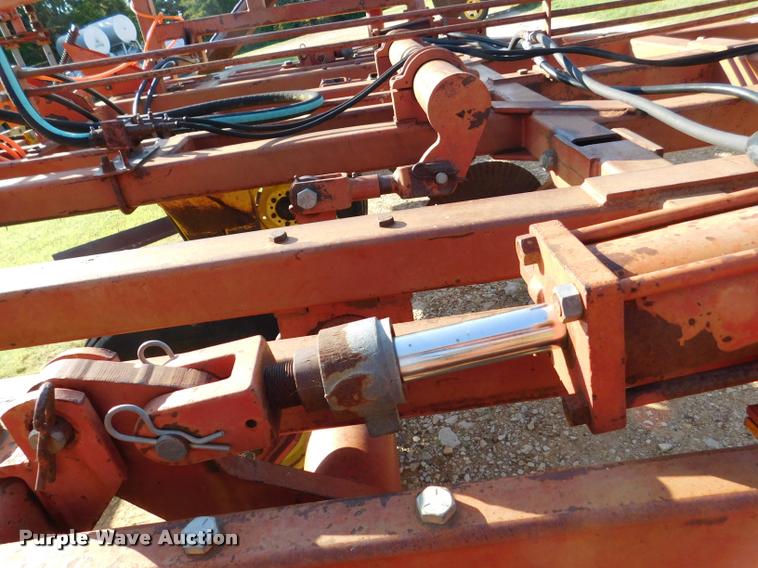 image for item DB9479 Sunflower 80J5-24 sweep plow