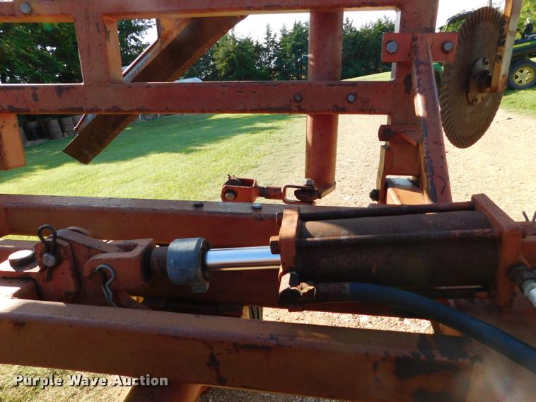 image for item DB9479 Sunflower 80J5-24 sweep plow