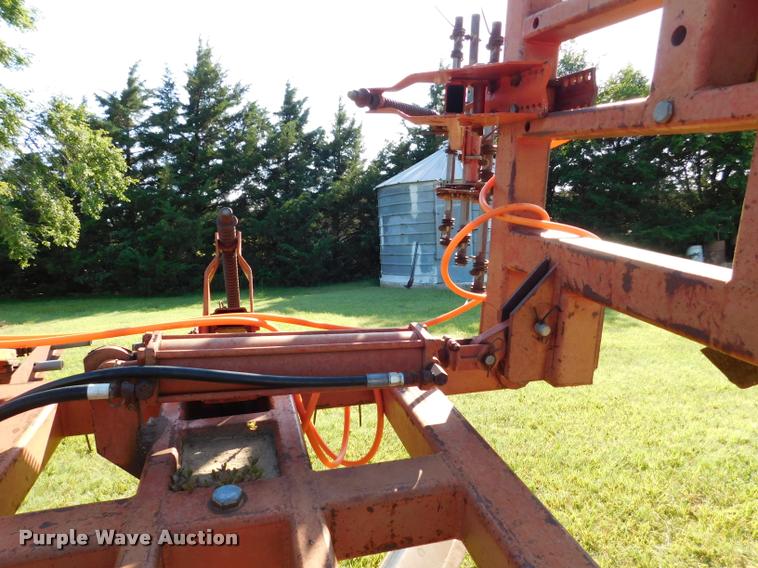 image for item DB9479 Sunflower 80J5-24 sweep plow