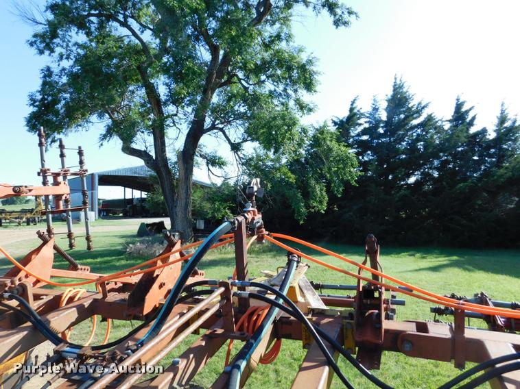 image for item DB9479 Sunflower 80J5-24 sweep plow