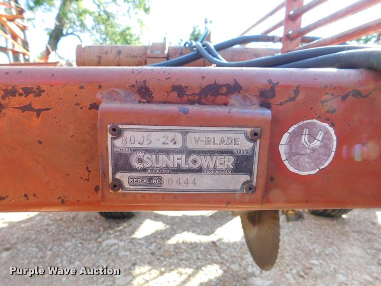 image for item DB9479 Sunflower 80J5-24 sweep plow