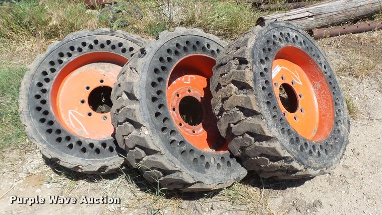 image for item DE9049 (4) 31x6x10/10-16.5 solid skid steer tires and wheels