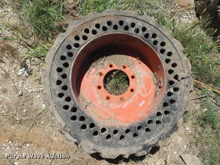 image for item DE9049 (4) 31x6x10/10-16.5 solid skid steer tires and wheels