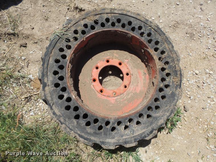 image for item DE9049 (4) 31x6x10/10-16.5 solid skid steer tires and wheels