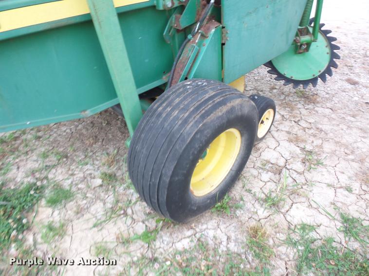 image for item DJ9603 1989 John Deere 535 round baler