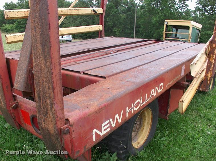 image for item DK9696 New Holland Stack Cruiser 1069 bale wagon