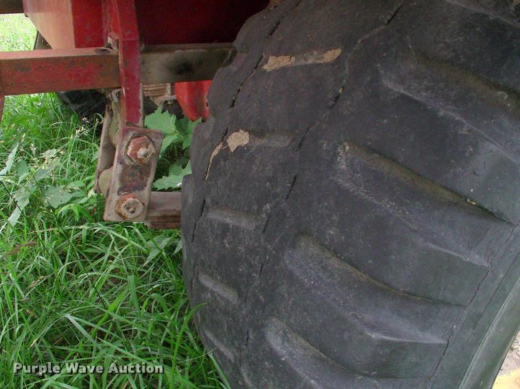 image for item DK9696 New Holland Stack Cruiser 1069 bale wagon