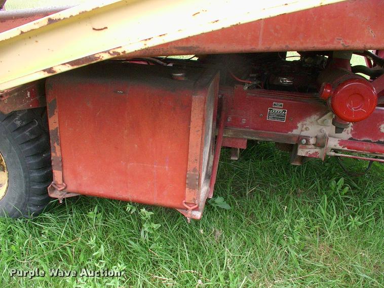 image for item DK9696 New Holland Stack Cruiser 1069 bale wagon