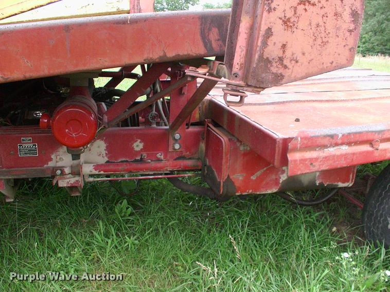 image for item DK9696 New Holland Stack Cruiser 1069 bale wagon