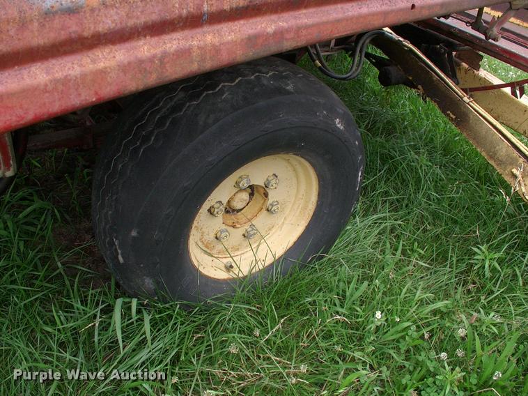 image for item DK9696 New Holland Stack Cruiser 1069 bale wagon