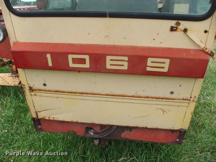 image for item DK9696 New Holland Stack Cruiser 1069 bale wagon