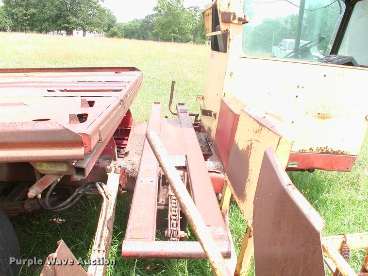 image for item DK9696 New Holland Stack Cruiser 1069 bale wagon