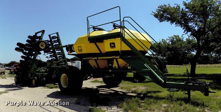 image for item DK9970 2000 John Deere 1860 no-till air seeder