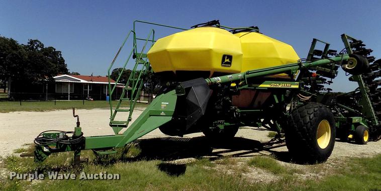 image for item DK9970 2000 John Deere 1860 no-till air seeder
