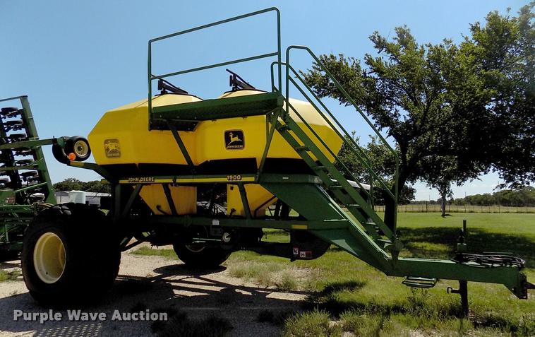 image for item DK9970 2000 John Deere 1860 no-till air seeder