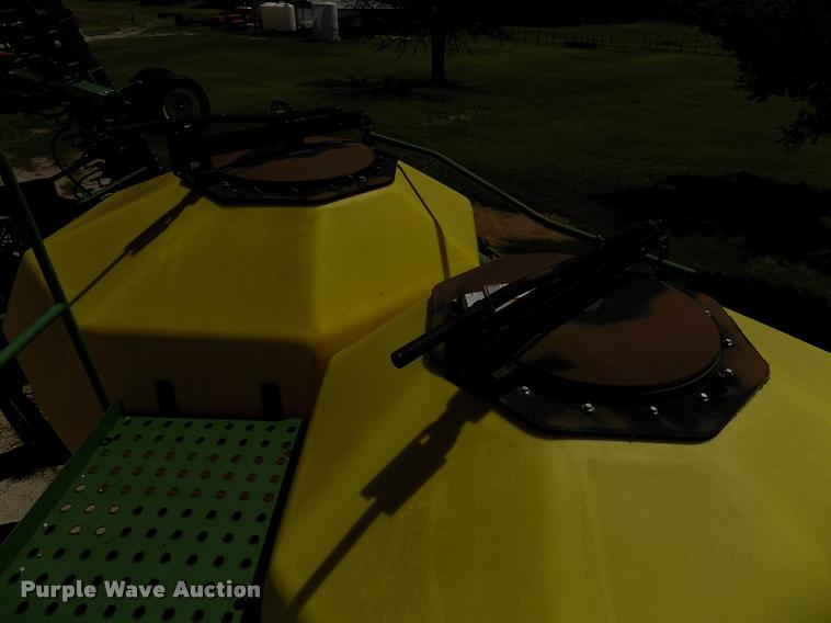 image for item DK9970 2000 John Deere 1860 no-till air seeder