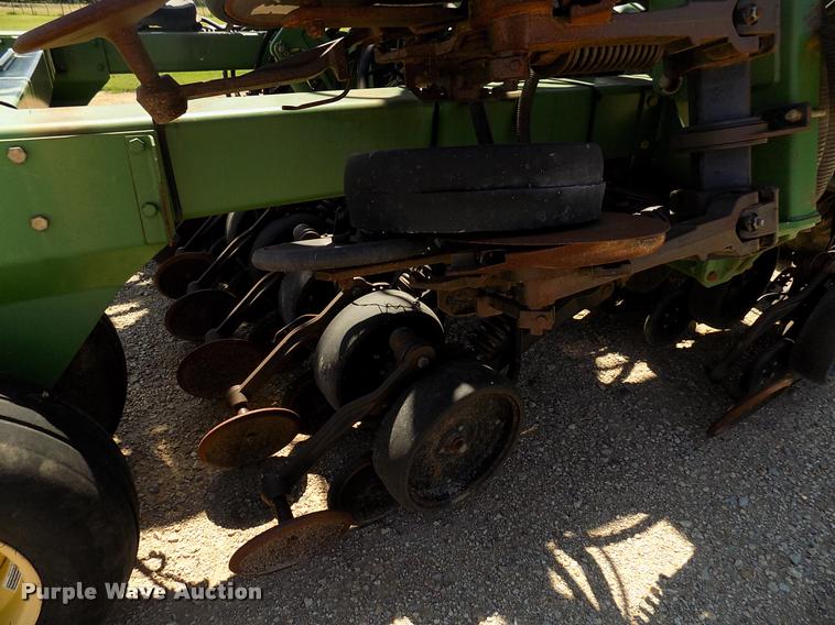 image for item DK9970 2000 John Deere 1860 no-till air seeder