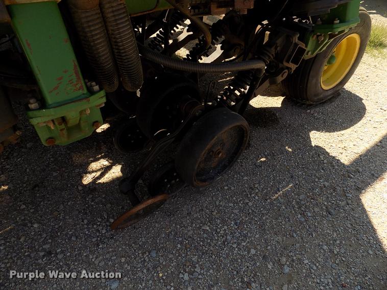 image for item DK9970 2000 John Deere 1860 no-till air seeder