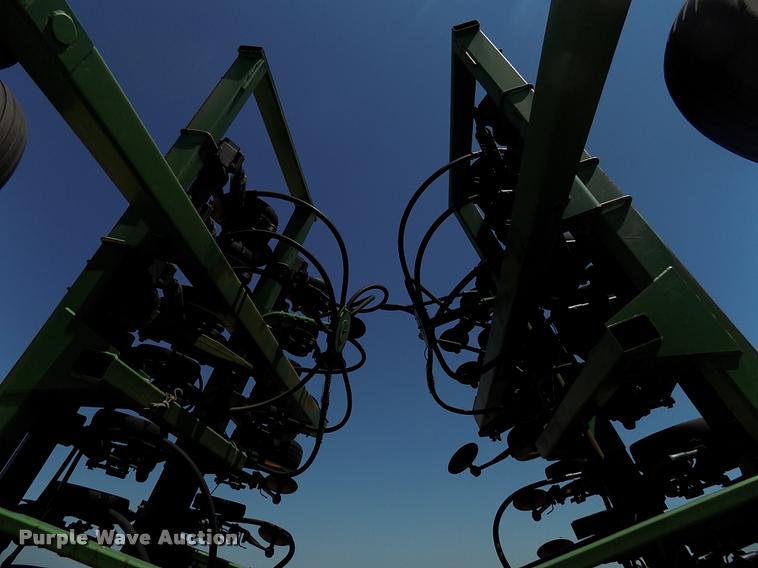 image for item DK9970 2000 John Deere 1860 no-till air seeder