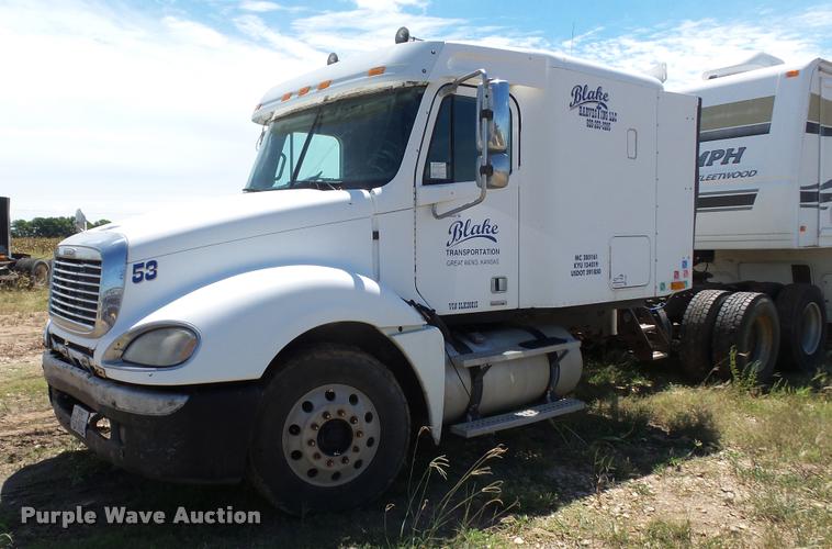 image for item DA1095 2003 Freightliner Columbia semi truck